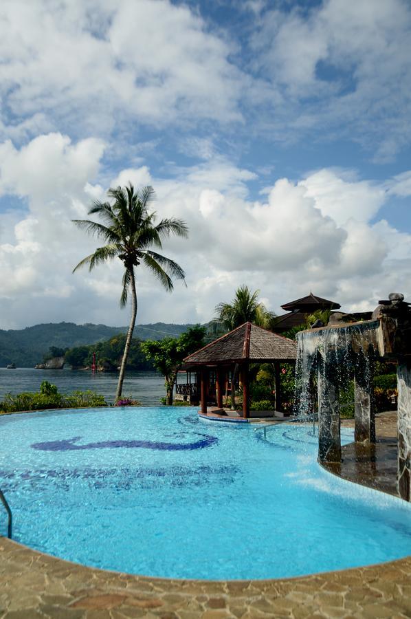 Kungkungan Bay Resort Bitung Esterno foto